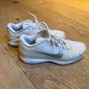 Women’s Nike Tennis 🎾 Shoes - Size 7